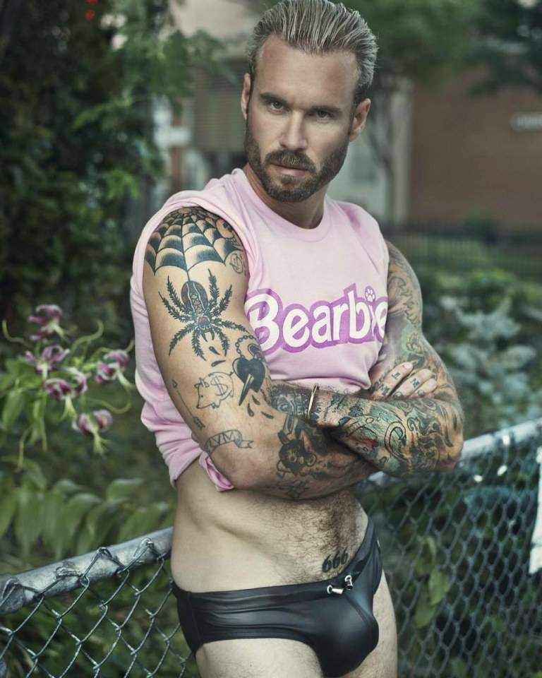 hot male 235 (18+)