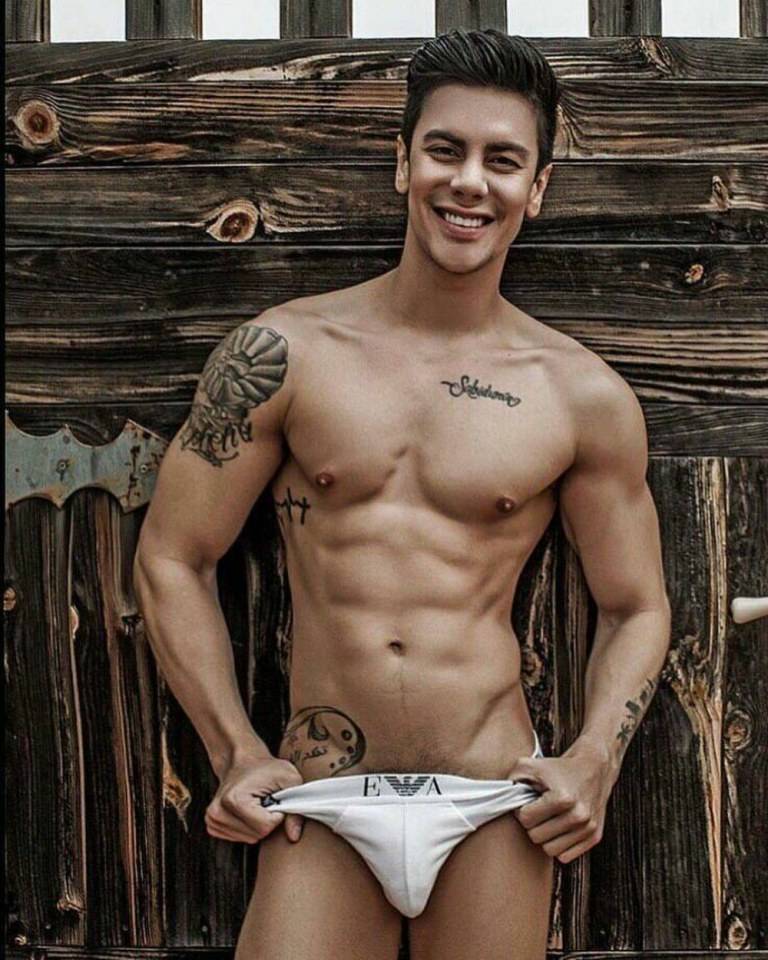 hot male 235 (18+)