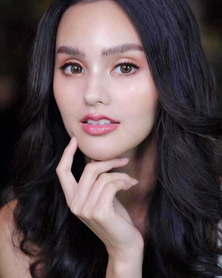 นาย ชยุตตรา แฟน เคลลี่ ธนพัฒน์