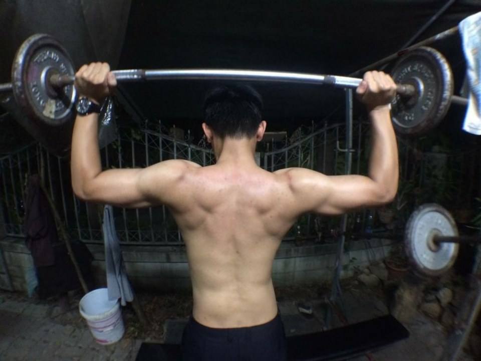 แผ่นหลังทรงคุณค่า 2,101