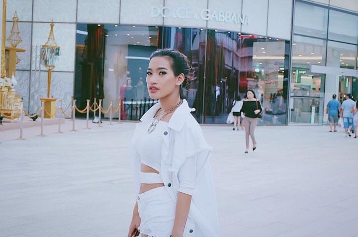 หรือจะกลายเป็นFashion Iconคนต่อไปของยุคนี้กับFashionการแต่งตัวสุดชิคของนักร้องสาวพริ้ม จันทร์ทิพท์ จะเปรี้ยวและเท่ขนาดไหนไปดู