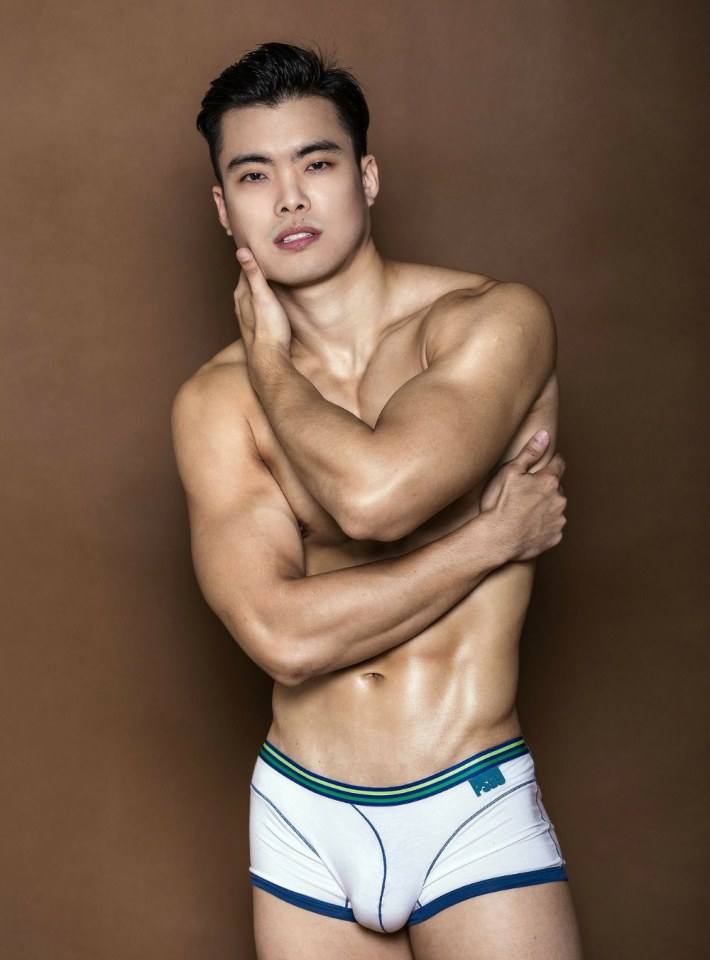hot male 237 (18+)