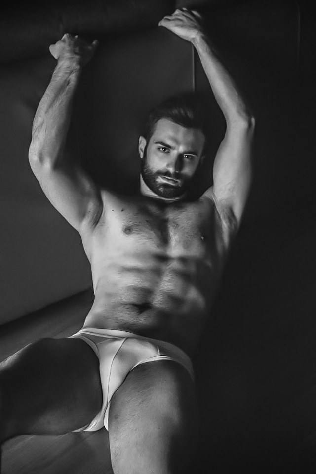 hot male 237 (18+)