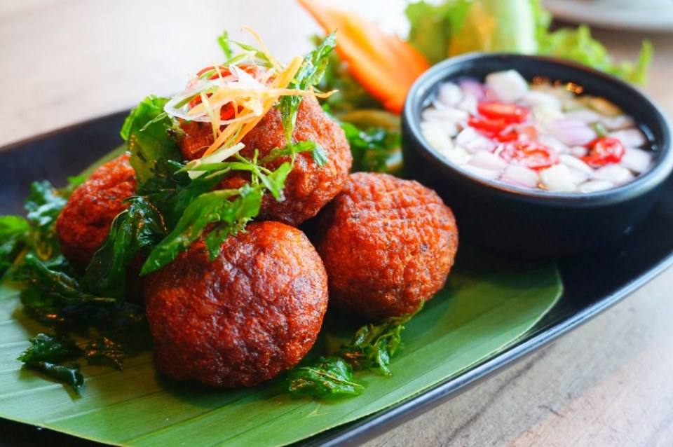 ร้านอาหารใต้ รสจัดจ้านถึงใจ Love Eat Bistro สาขาเซ็นทรัล เอ็มบาสซี่ บรรยากาศดีพร้อมวิวสวยๆ