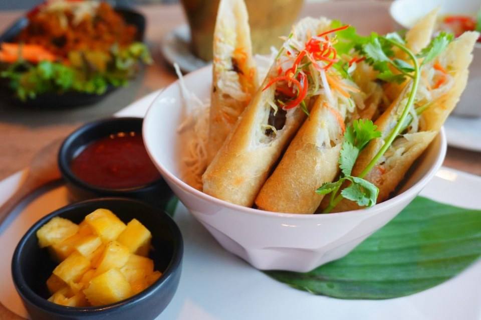 ร้านอาหารใต้ รสจัดจ้านถึงใจ Love Eat Bistro สาขาเซ็นทรัล เอ็มบาสซี่ บรรยากาศดีพร้อมวิวสวยๆ