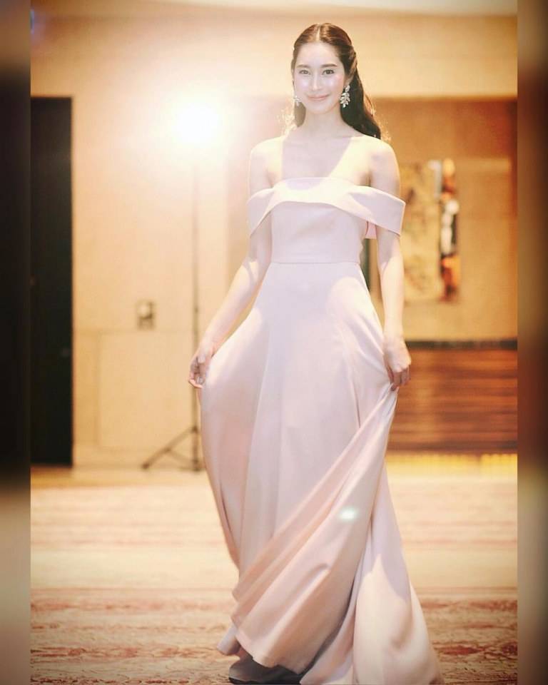 ดาราใน"ชุดสีครีม"สวยหวานชอบใคร