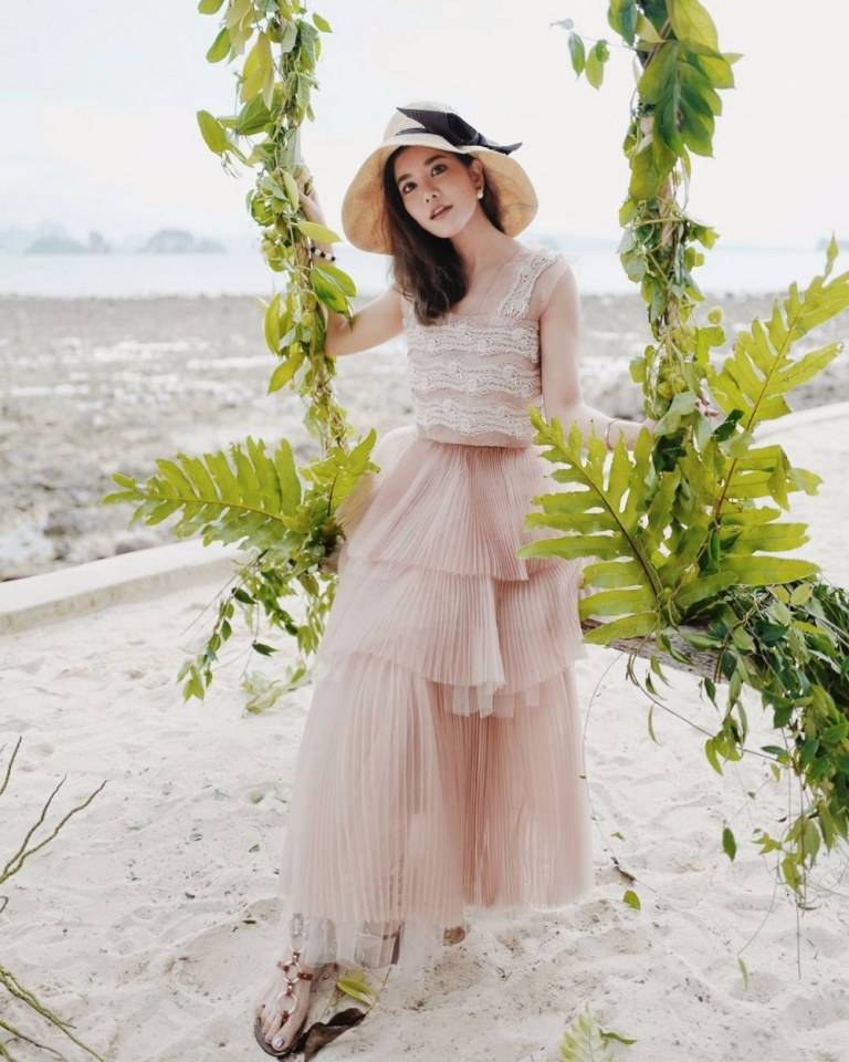 ดาราใน"ชุดสีครีม"สวยหวานชอบใคร