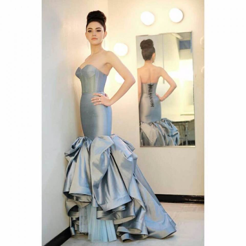 **แฟชั่นสุดฮอต**ดาราในชุดสีเมทาลิค