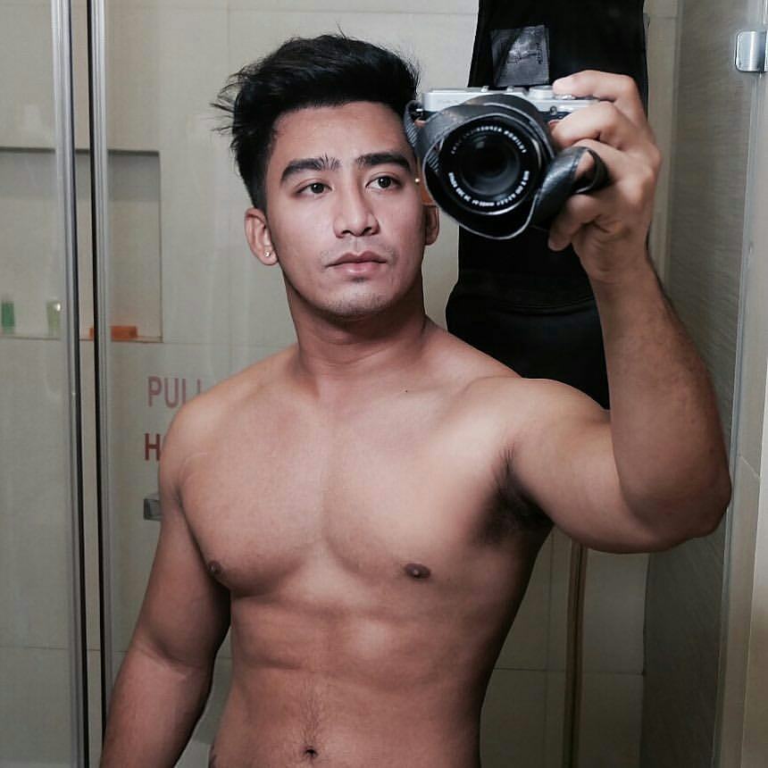 ขาวล่ำกล้ามขน