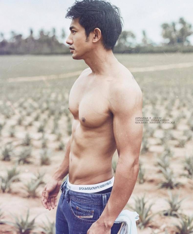 ขาวล่ำกล้ามขน