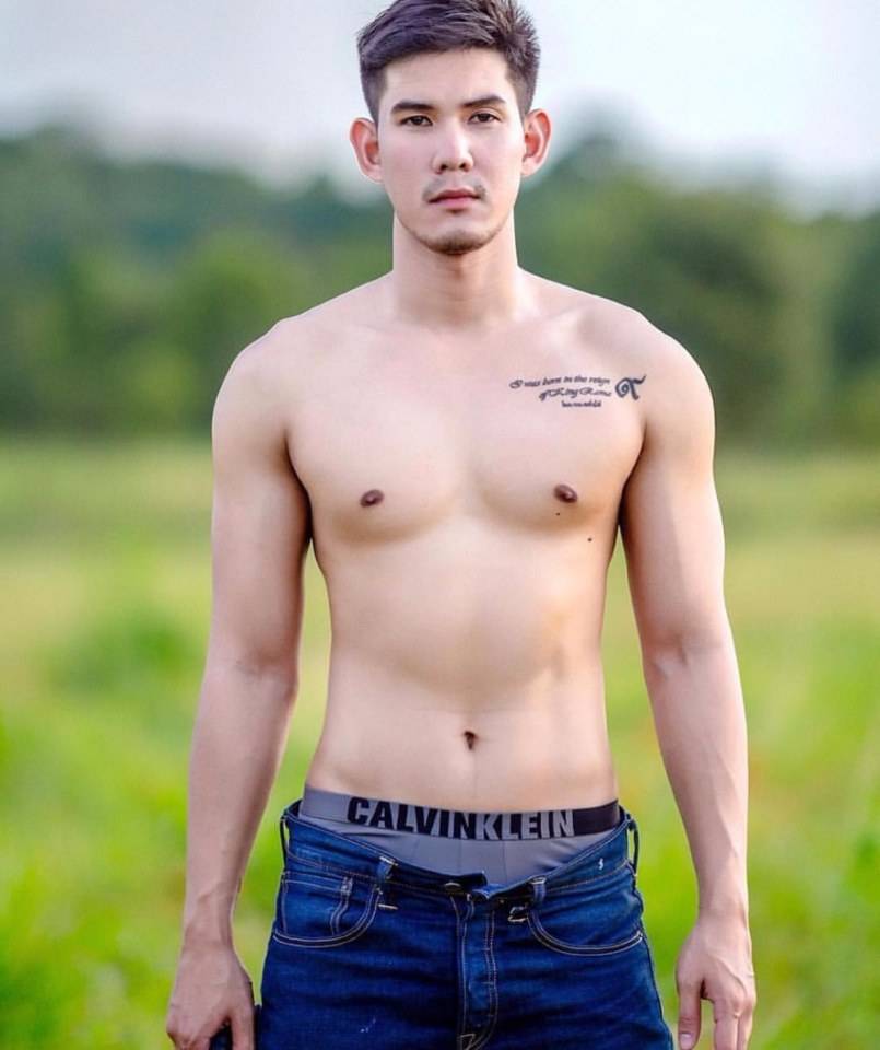 ขาวล่ำกล้ามขน