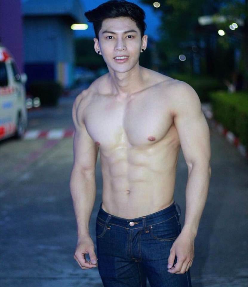 ขาวล่ำกล้ามขน