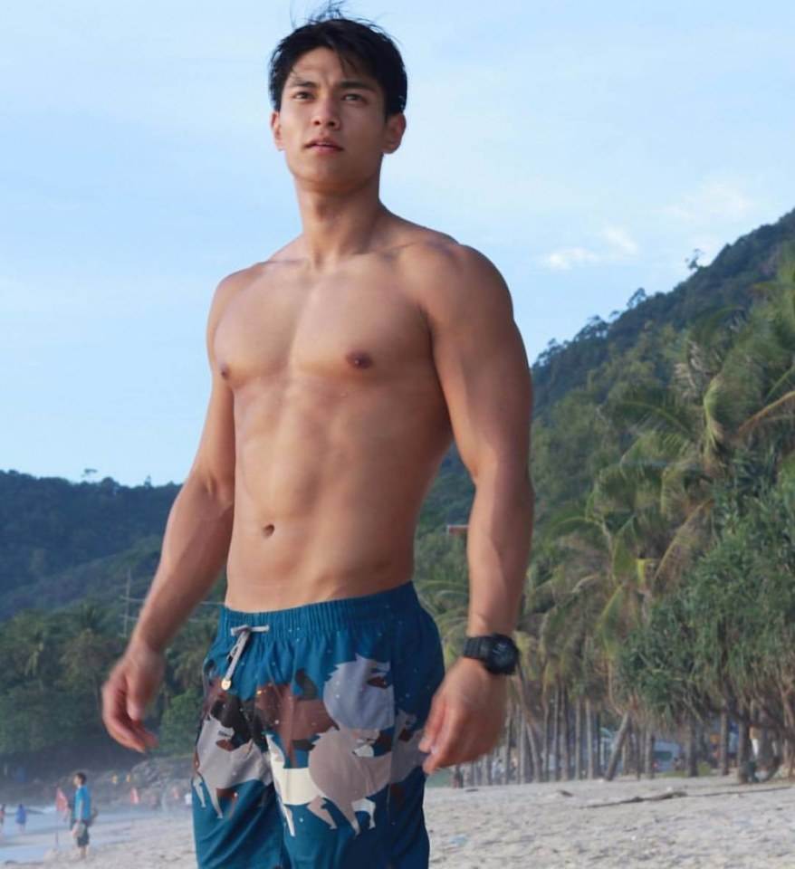 ขาวล่ำกล้ามขน