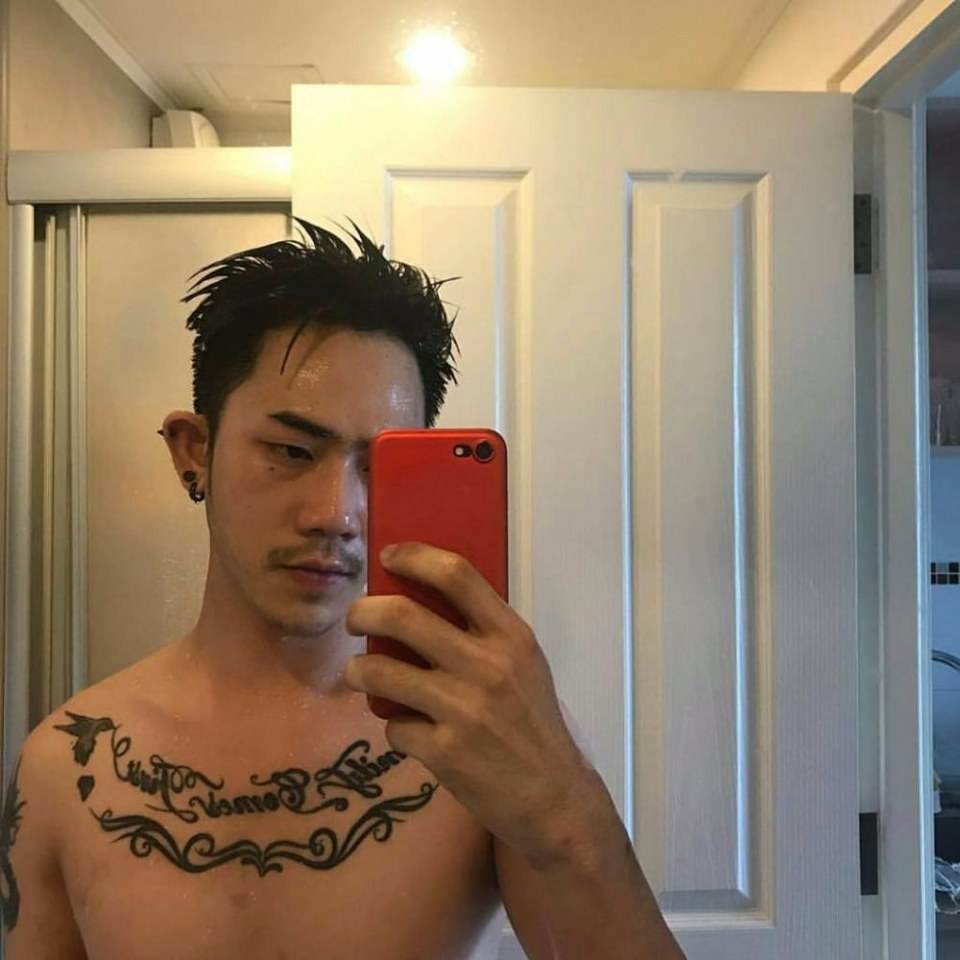 ขาวล่ำกล้ามขน