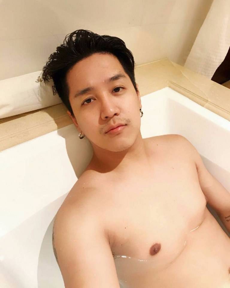 ขาวล่ำกล้ามขน