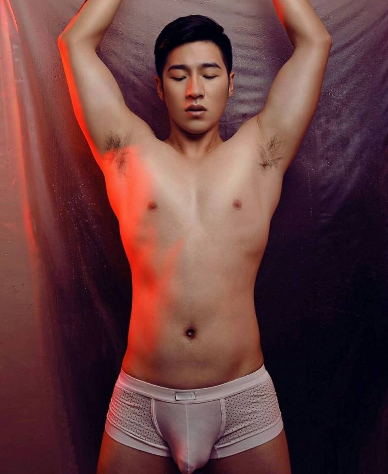 hot male 239 (18+)
