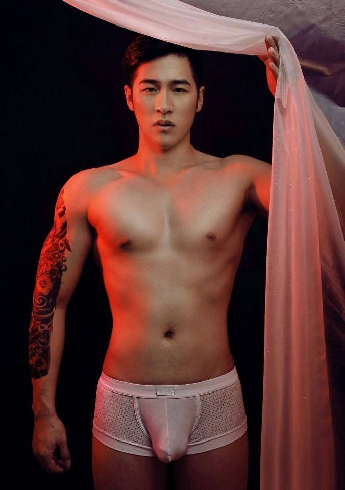 hot male 239 (18+)