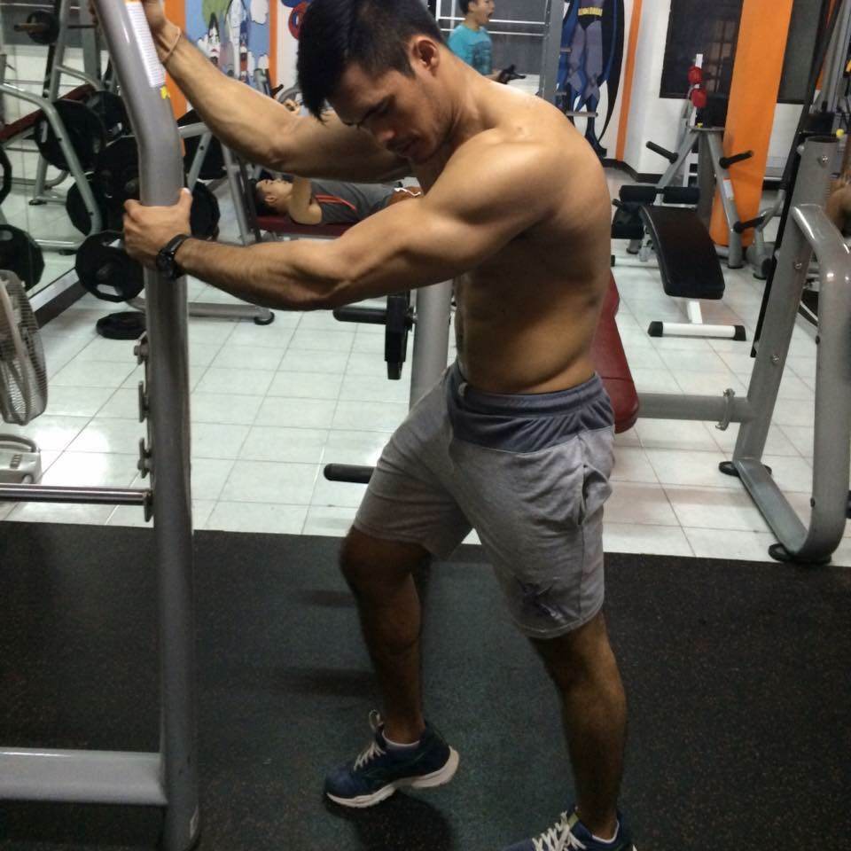 ผู้ชายกำแท่ง 2,122