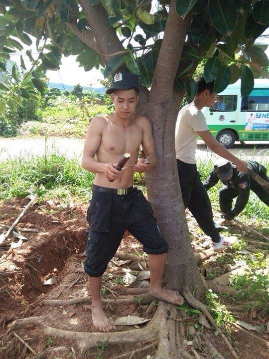 ผู้ชายกำแท่ง 2,122