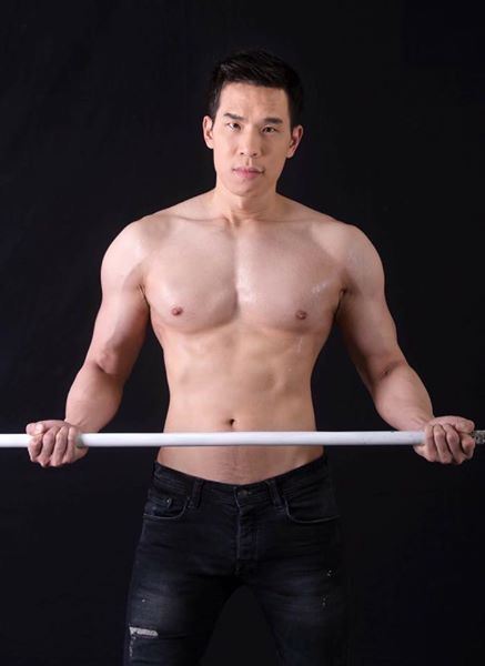ผู้ชายกำแท่ง 2,122
