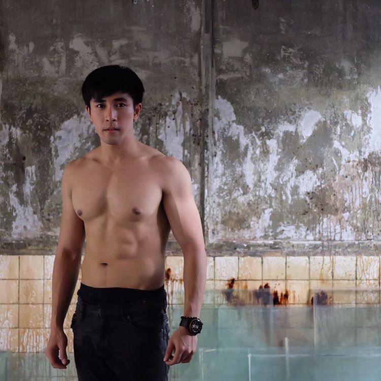 เกี๊ยก วัทธิกร ดาราหนุ่มหล่อ ขาวใส หุ่นเเซ่บ