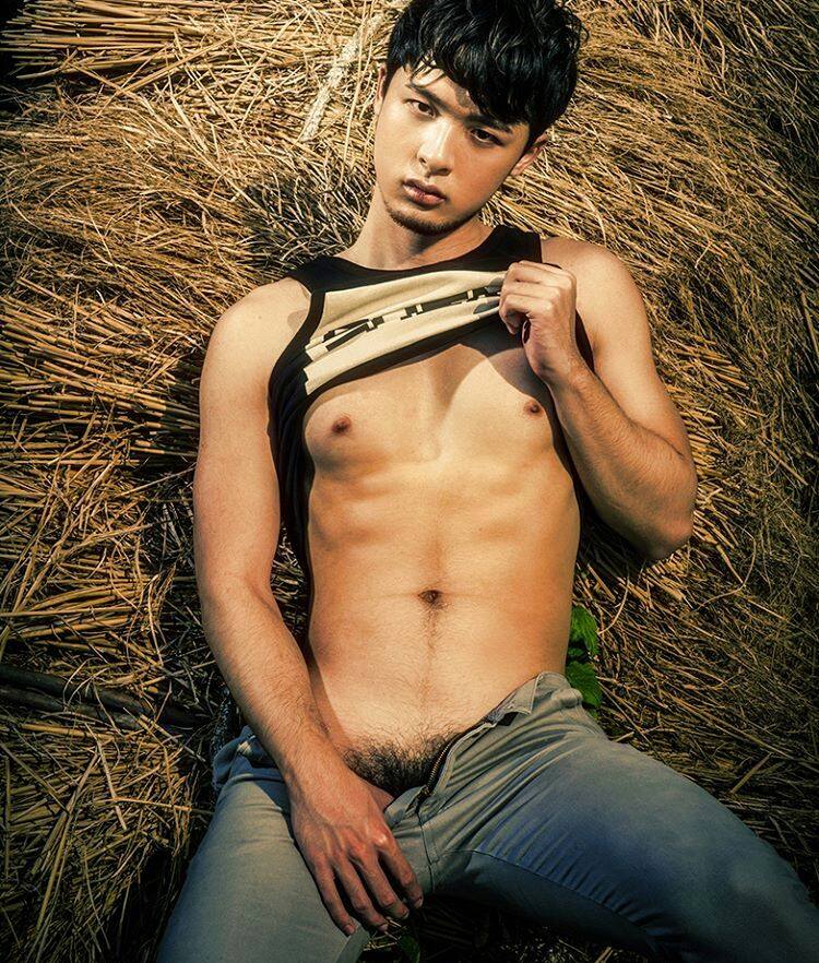 hot male 240 (18+)
