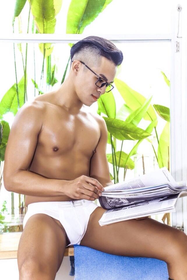 hot male 240 (18+)