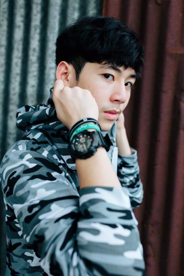 ถ่างขารอ
