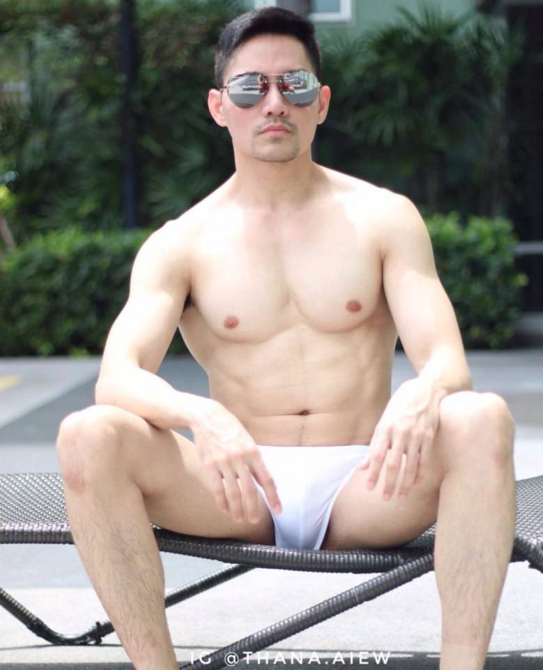 ถ่างขารอ