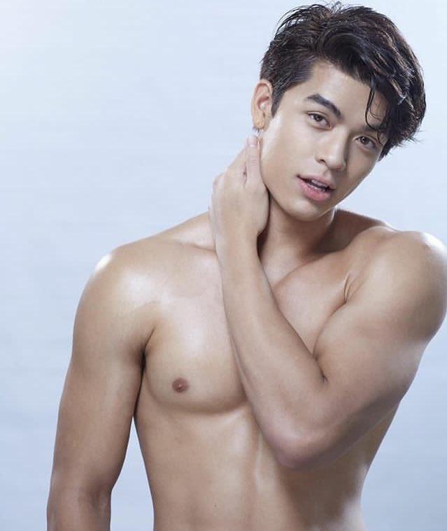 ถ่างขารอ