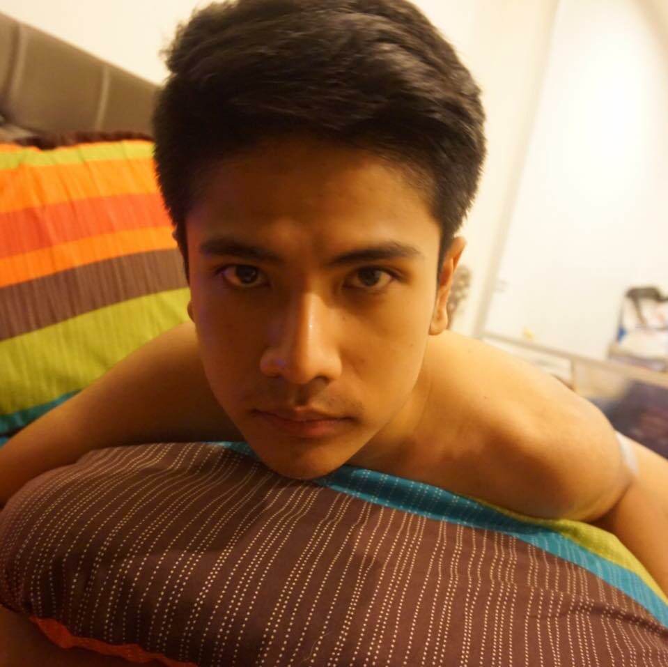 ถ่างขารอ