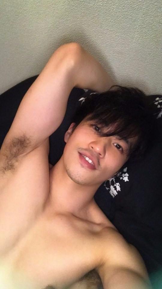 ถ่างขารอ