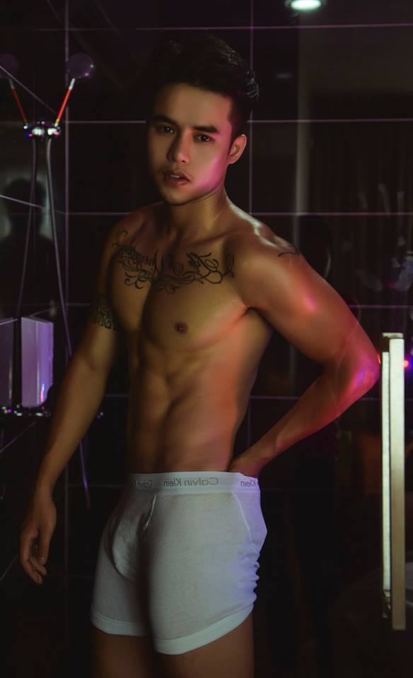 hot male 241 (18+)