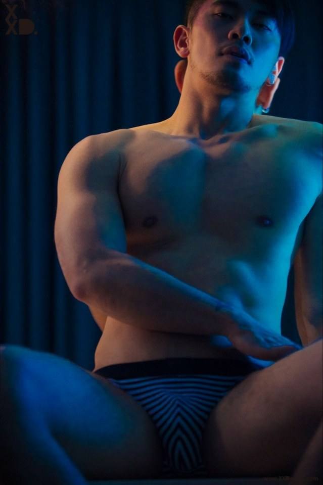 hot male 241 (18+)