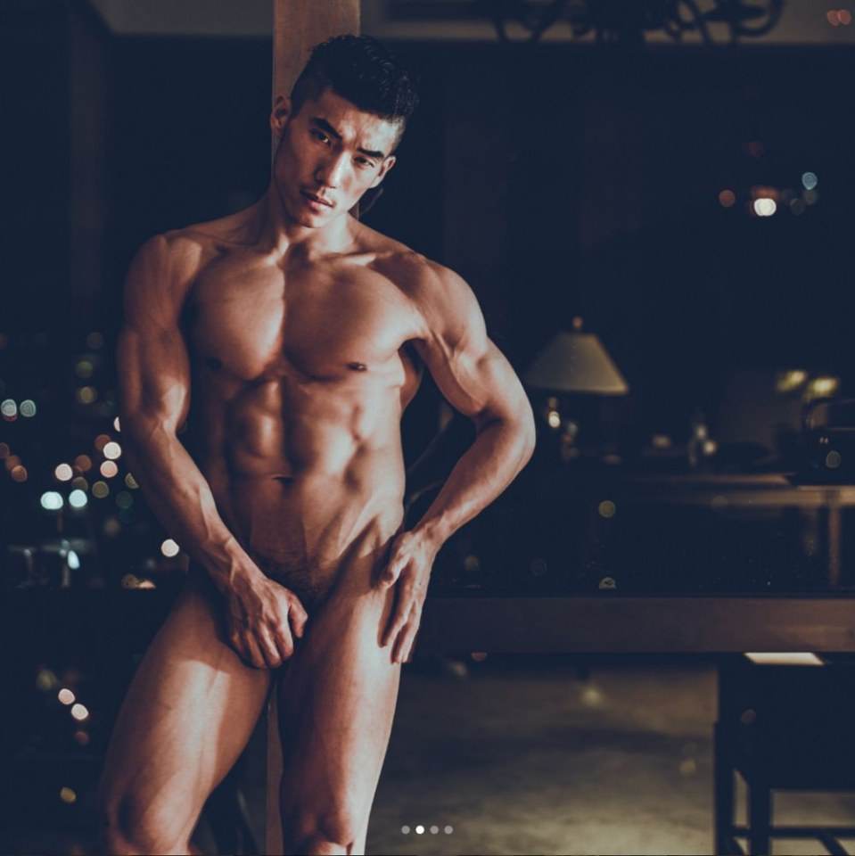 hot male 241 (18+)