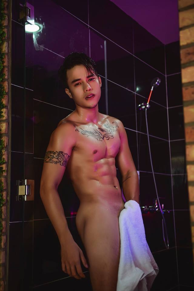 hot male 241 (18+)