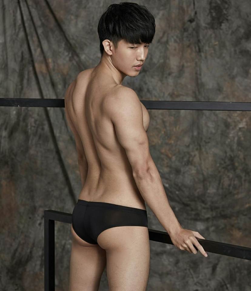 hot male 242 (18+)