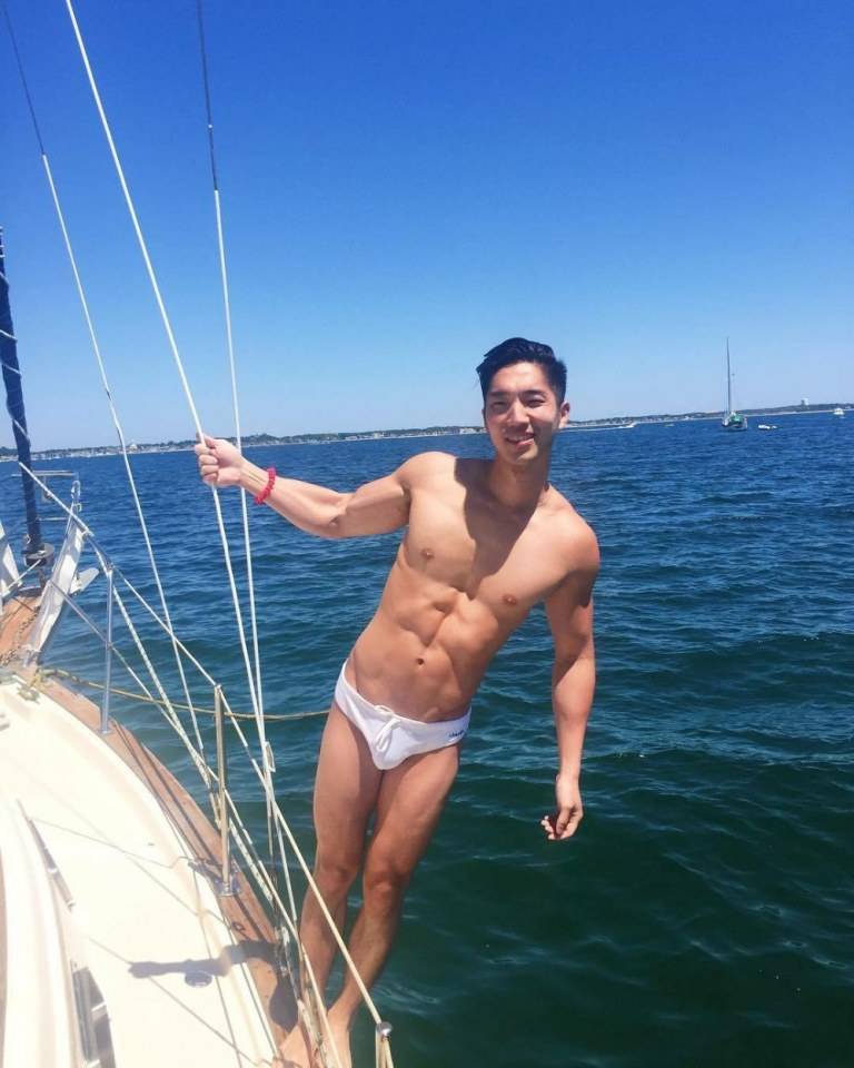 hot male 242 (18+)