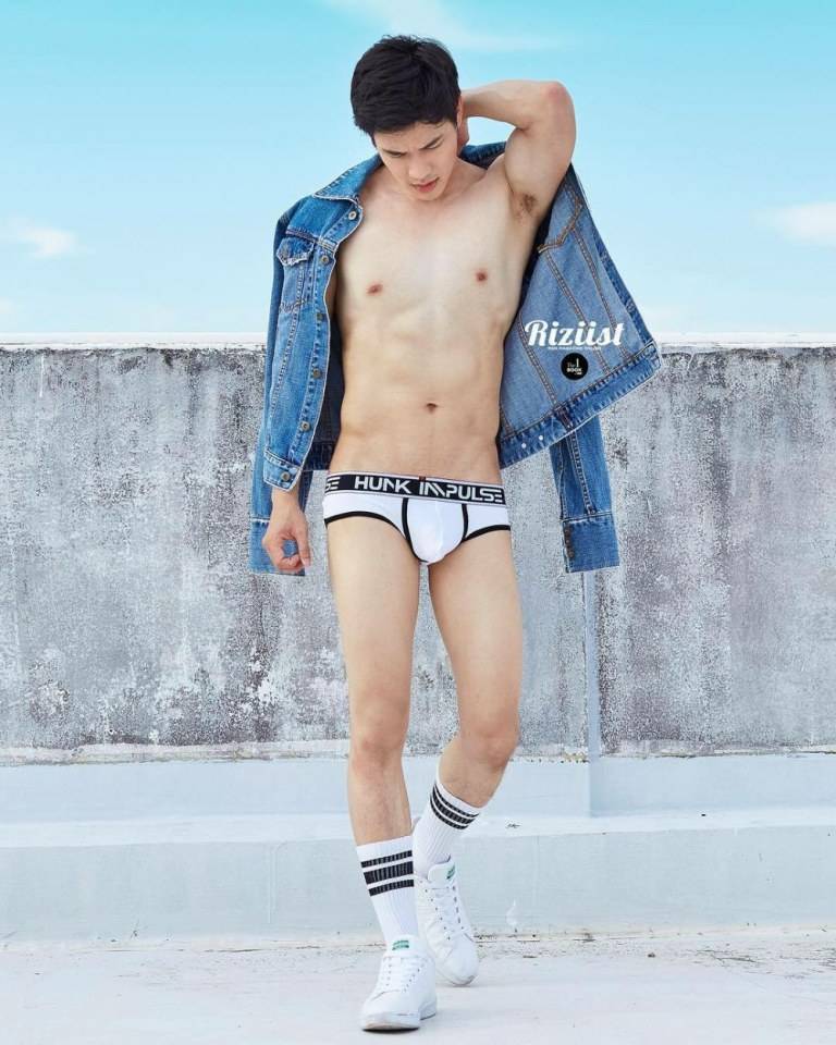 hot male 242 (18+)