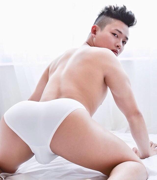 hot male 242 (18+)
