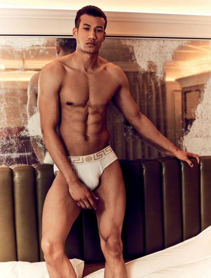 hot male 242 (18+)