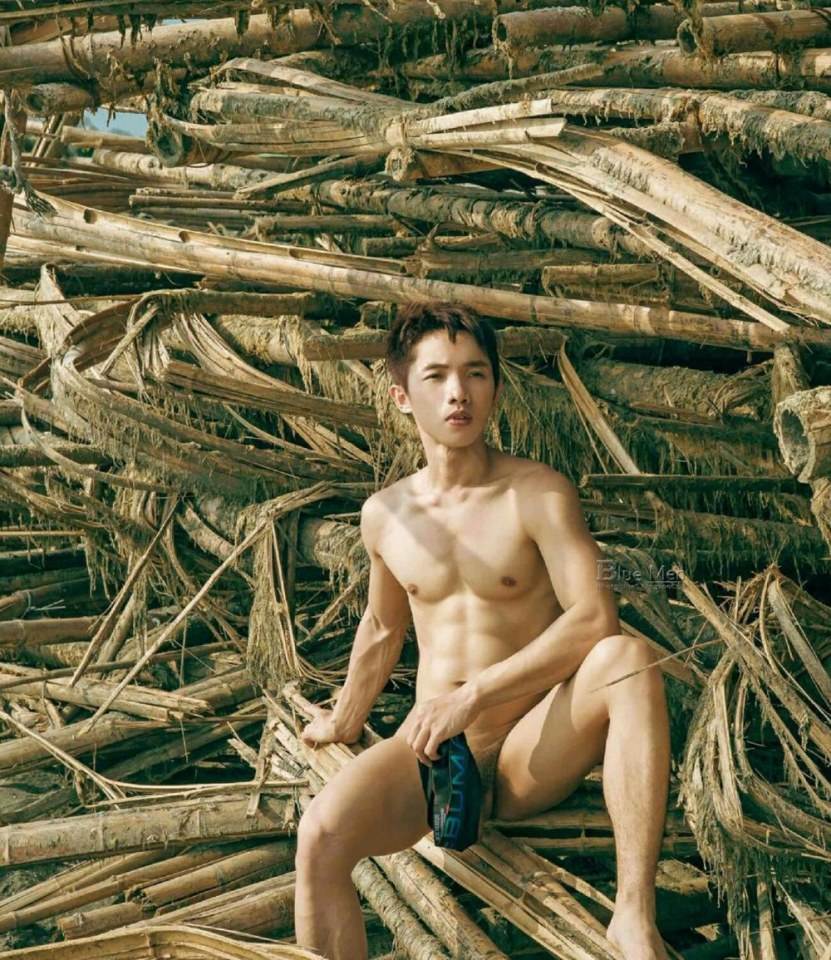 hot male 243 (18+)