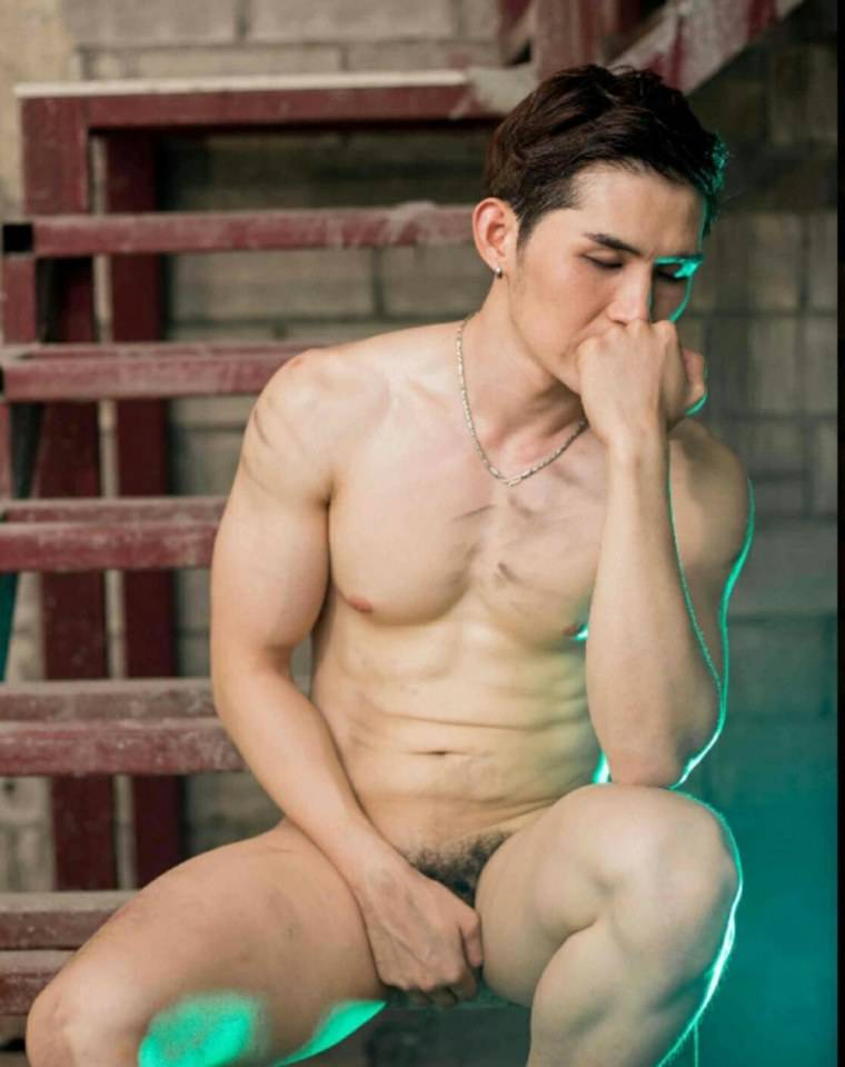 hot male 243 (18+)