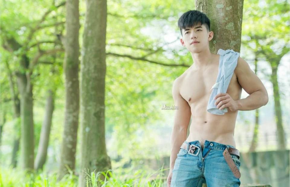 hot male 243 (18+)