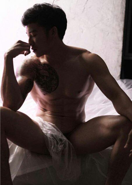 hot male 244 (18+)