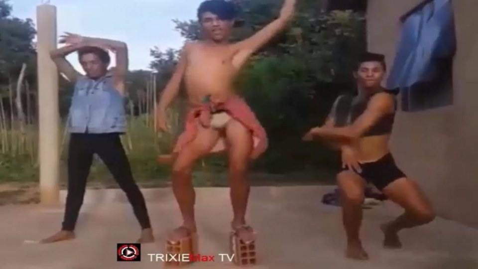 ขอเขา โชว์สักหน่อย_เถอะ อนาคตมันคงจะต้อง ... ตัดไอ้_ใหญ่ทิ้ง แล้วล่ะ