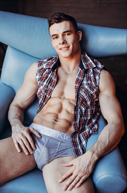 Hot guy in underwear 289