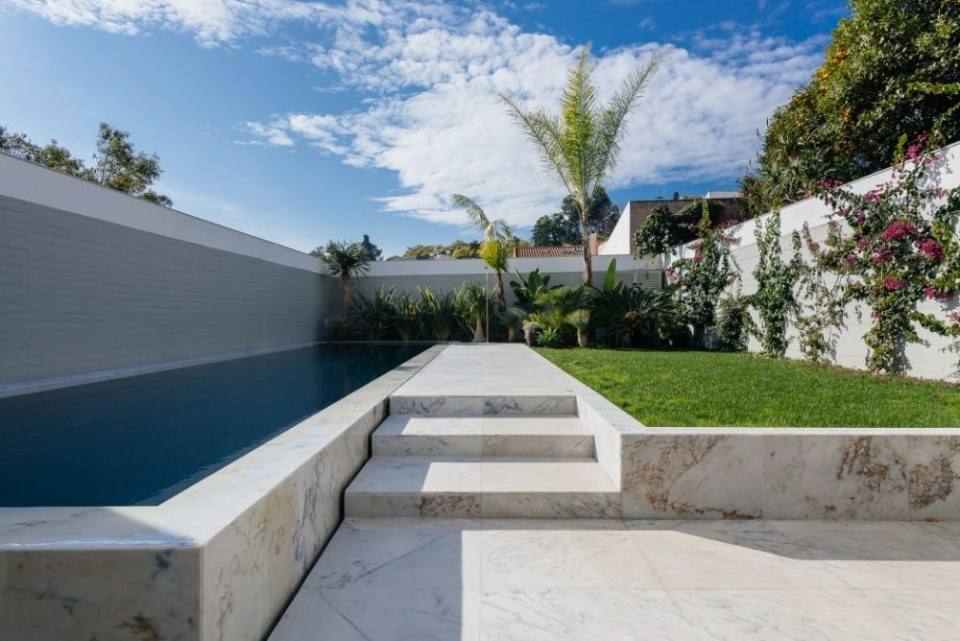 House in Lisbon by Aurora Arquitectos