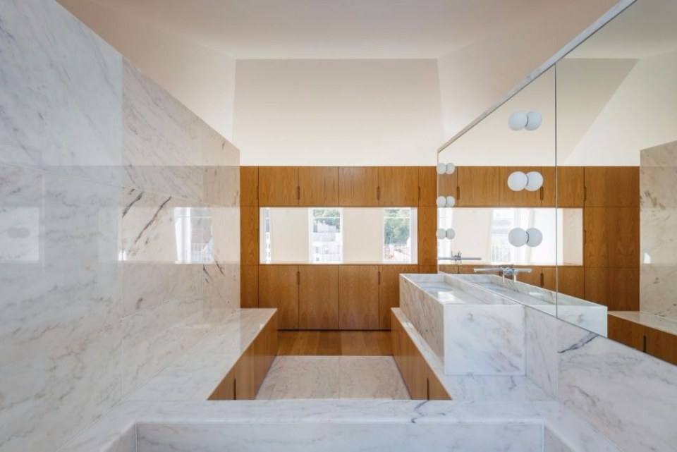 House in Lisbon by Aurora Arquitectos