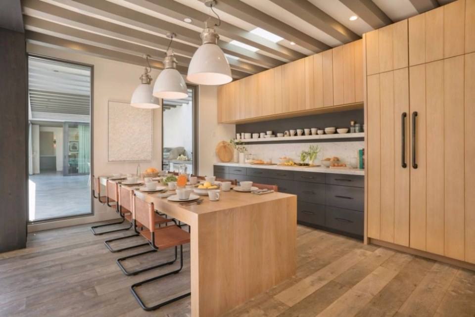 Residence in Newport Beach by KRS Development